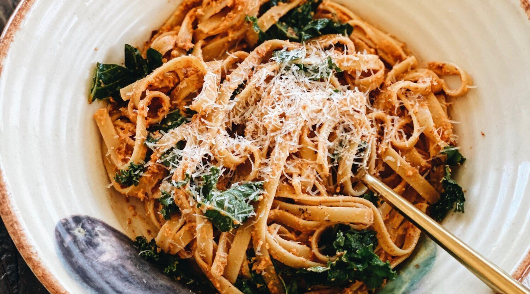 A mouth-watering fettuccini pasta with kale and romesco sauce