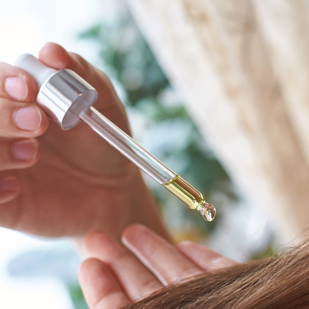 7 of The Best Natural Skin And Hair Oils To Glow Naturally