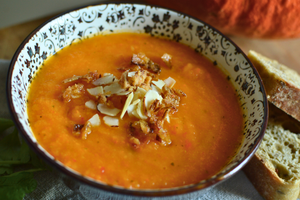 An Easy Roasted Tomato & Pumpkin Soup for Cozy Days